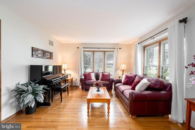 9 TIMBER WOLF DR, Hamilton, NJ 08620