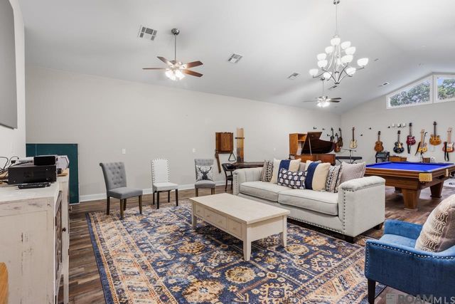 12847 Pleasant Ridge, Walker, LA 70785