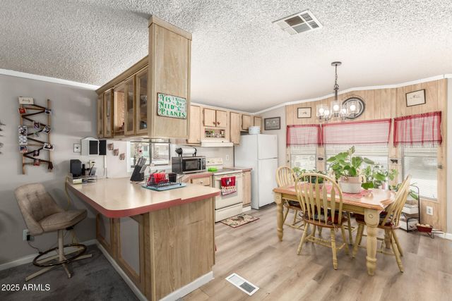 6942 W OLIVE Avenue 20, Peoria, AZ 85345