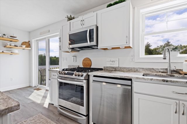 19 Lighthouse Ln, Westminster, MA 01473