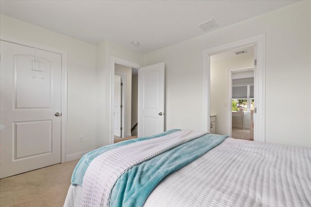 19 Lighthouse Ln, Westminster, MA 01473