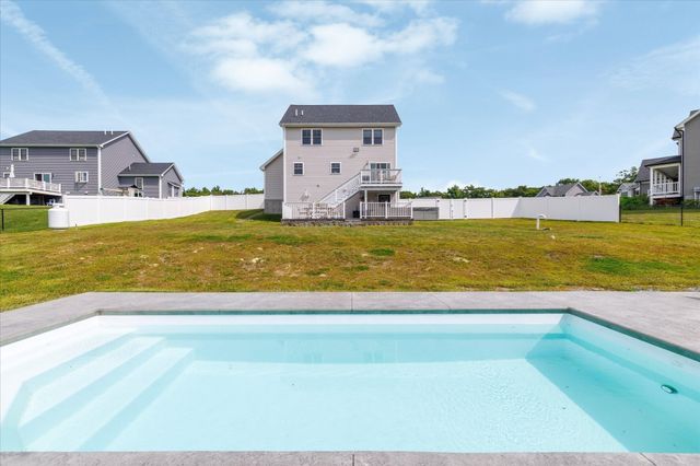 19 Lighthouse Ln, Westminster, MA 01473