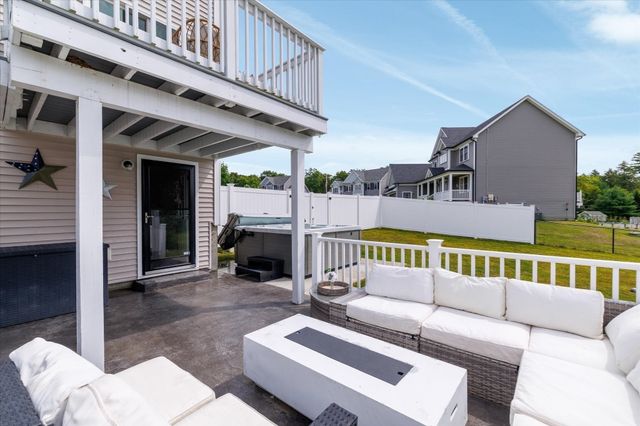 19 Lighthouse Ln, Westminster, MA 01473