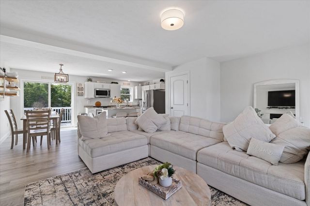 19 Lighthouse Ln, Westminster, MA 01473