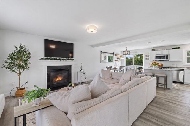 19 Lighthouse Ln, Westminster, MA 01473
