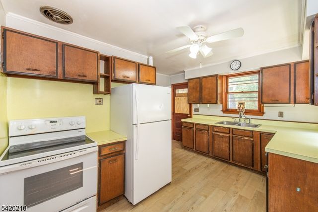211 Clove Rd, Montague Twp., NJ 07827