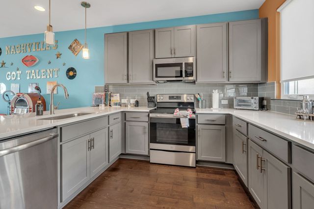 64 Fern Ave Unit 13, Nashville, TN 37207