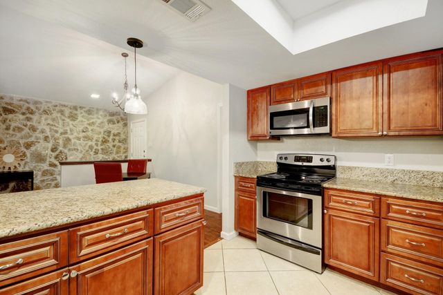 8504 Mesa DR A, Austin, TX 78759