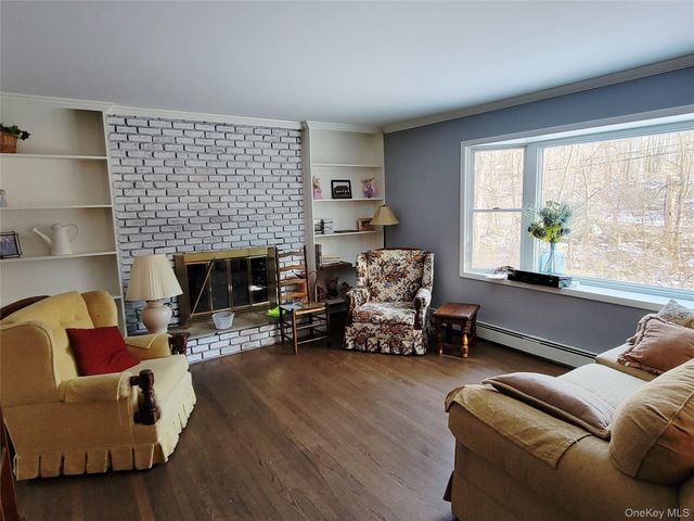 107 Oscawana Lake Road, Putnam Valley, NY 10579