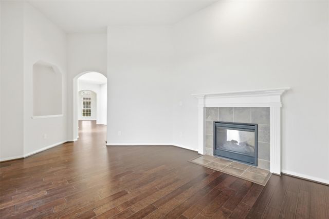 4002 Broadmoor Drive, Mont Belvieu, TX 77523