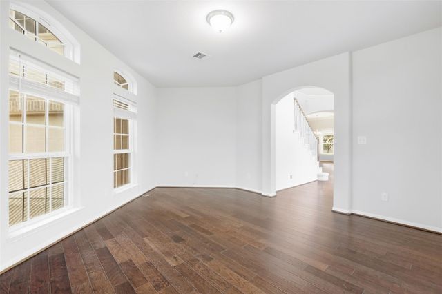 4002 Broadmoor Drive, Mont Belvieu, TX 77523