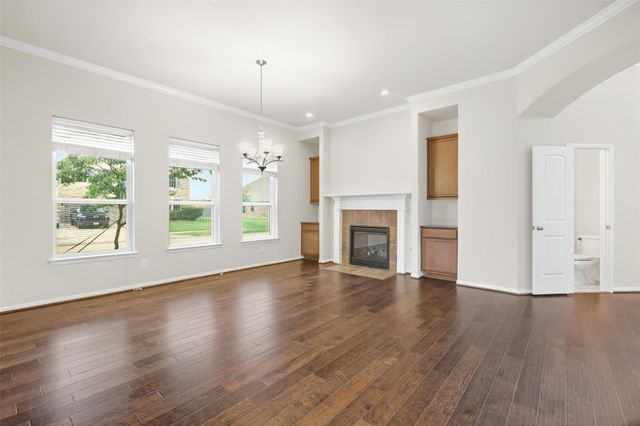 4002 Broadmoor Drive, Mont Belvieu, TX 77523
