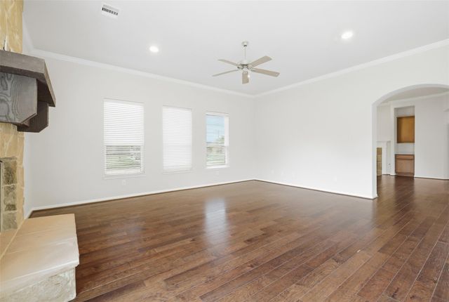 4002 Broadmoor Drive, Mont Belvieu, TX 77523