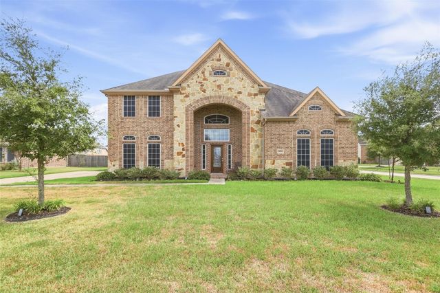 4002 Broadmoor Drive, Mont Belvieu, TX 77523