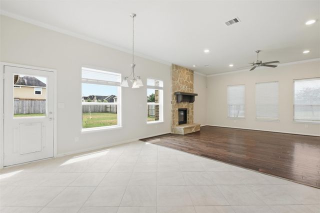 4002 Broadmoor Drive, Mont Belvieu, TX 77523