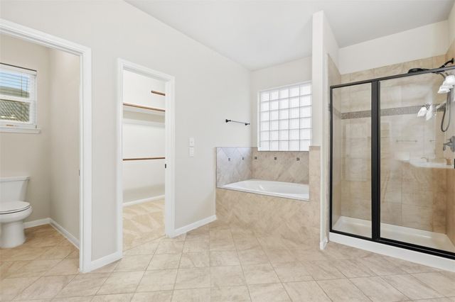 4002 Broadmoor Drive, Mont Belvieu, TX 77523