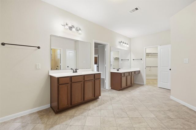 4002 Broadmoor Drive, Mont Belvieu, TX 77523