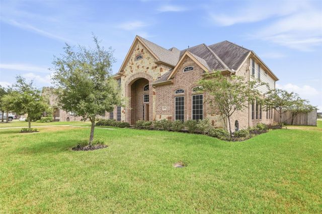 4002 Broadmoor Drive, Mont Belvieu, TX 77523