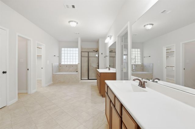 4002 Broadmoor Drive, Mont Belvieu, TX 77523