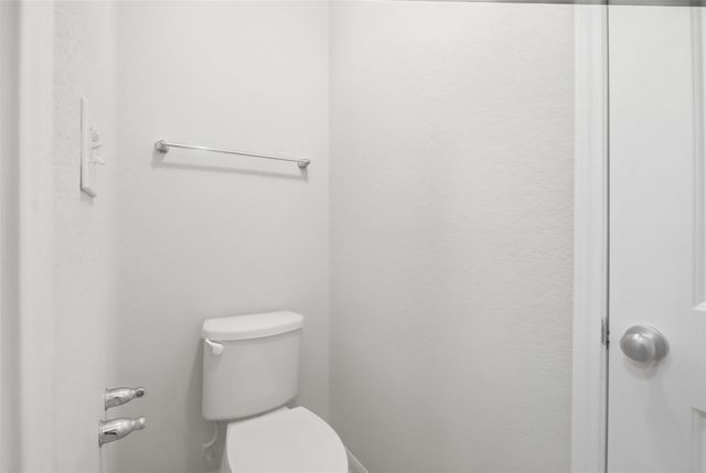 4002 Broadmoor Drive, Mont Belvieu, TX 77523