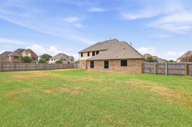 4002 Broadmoor Drive, Mont Belvieu, TX 77523