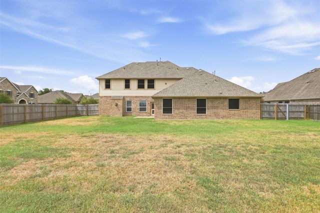 4002 Broadmoor Drive, Mont Belvieu, TX 77523