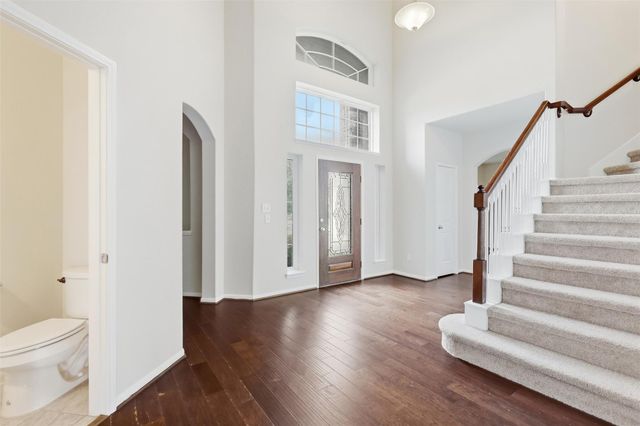 4002 Broadmoor Drive, Mont Belvieu, TX 77523