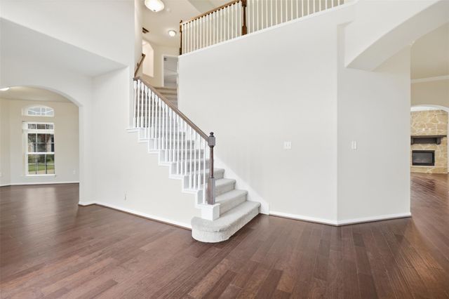 4002 Broadmoor Drive, Mont Belvieu, TX 77523