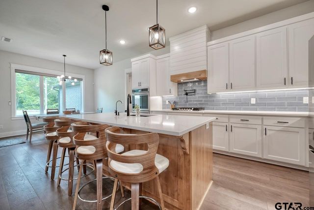 14673 Woodland Creek Dr, Tyler, TX 75706