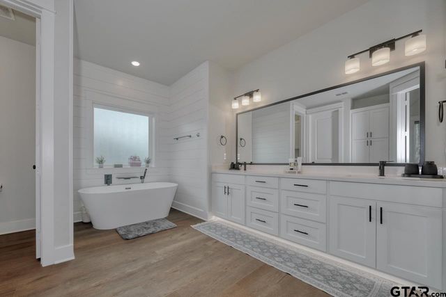 14673 Woodland Creek Dr, Tyler, TX 75706