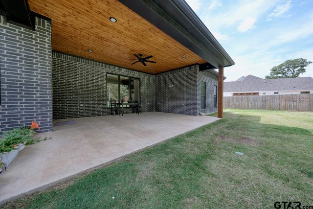 14673 Woodland Creek Dr, Tyler, TX 75706