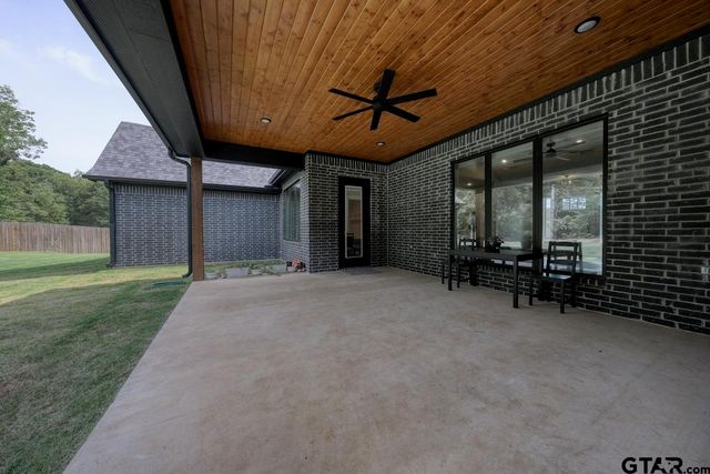 14673 Woodland Creek Dr, Tyler, TX 75706