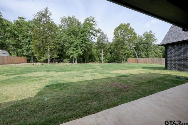 14673 Woodland Creek Dr, Tyler, TX 75706