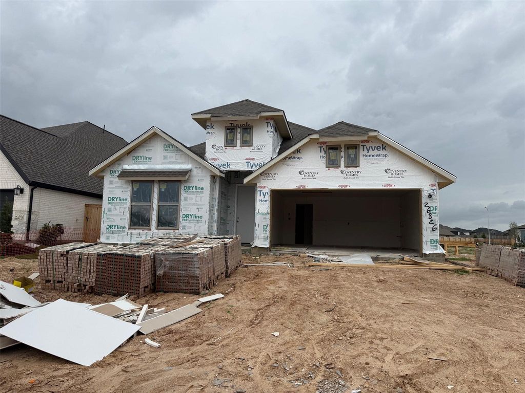 Image 10 of property listing at 26826 Brilliant Brook Drive, Richmond, TX 77406