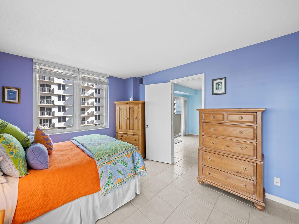 Image 13 of property listing at 3221 S Ocean Boulevard 302, Highland Beach, FL 33487