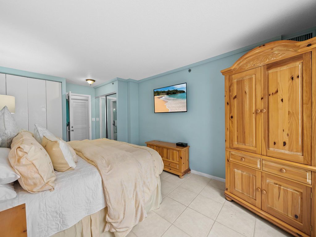 Image 6 of property listing at 3221 S Ocean Boulevard 302, Highland Beach, FL 33487