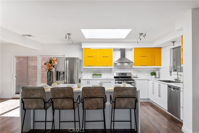 22540 Cass Avenue, Woodland Hills, CA 91364