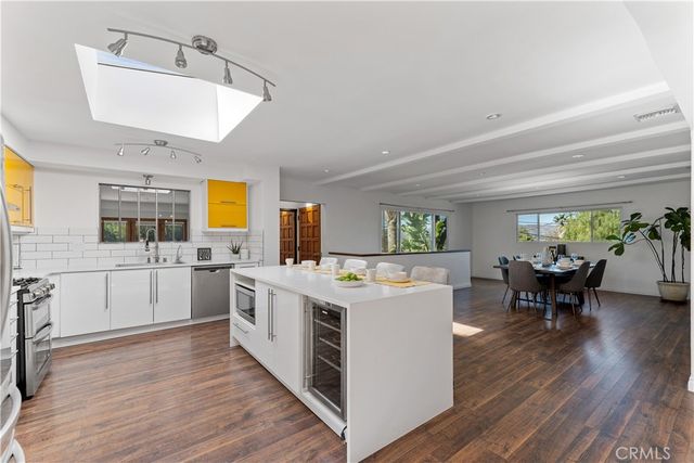 22540 Cass Avenue, Woodland Hills, CA 91364