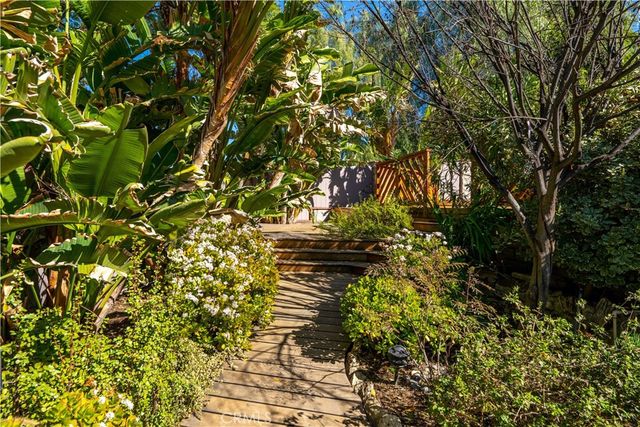 22540 Cass Avenue, Woodland Hills, CA 91364