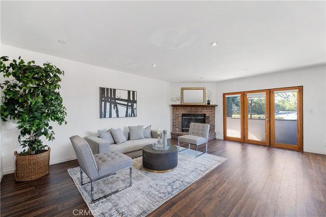 22540 Cass Avenue, Woodland Hills, CA 91364