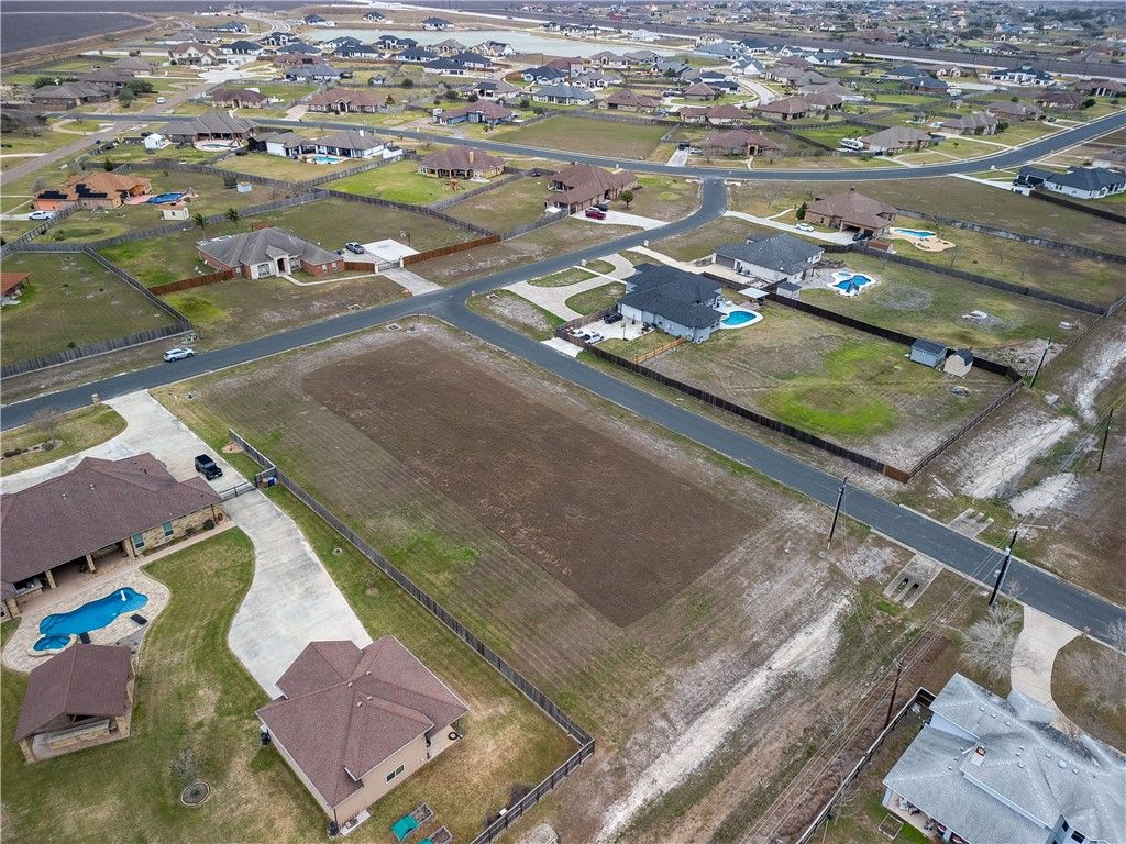 5802 Nemesis Dr, Corpus Christi, TX 78414 — photo 2