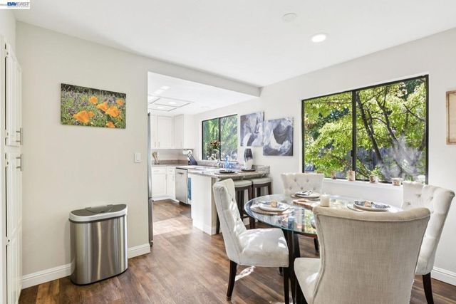 300 Lodgepole Ct, Martinez, CA 94553