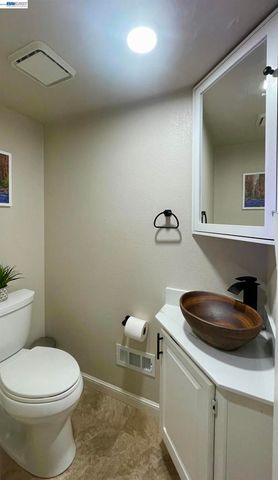 300 Lodgepole Ct, Martinez, CA 94553