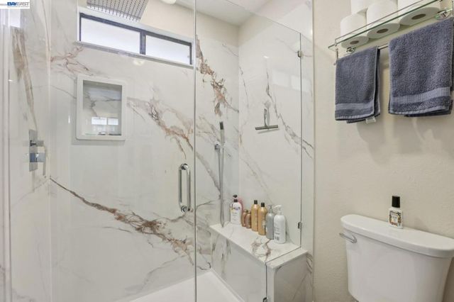 300 Lodgepole Ct, Martinez, CA 94553