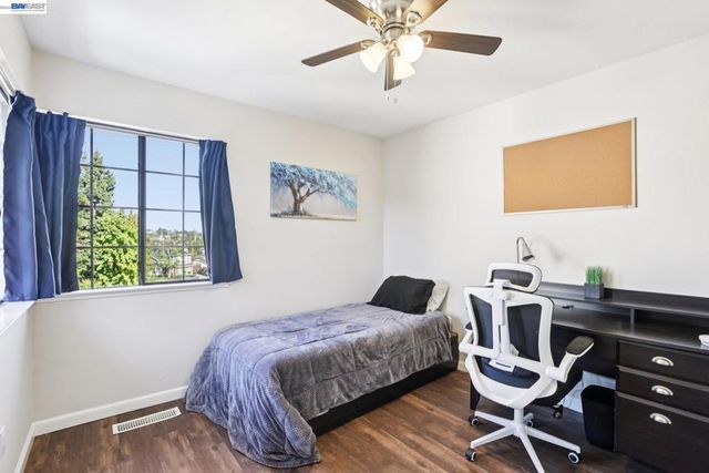 300 Lodgepole Ct, Martinez, CA 94553