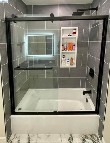 300 Lodgepole Ct, Martinez, CA 94553