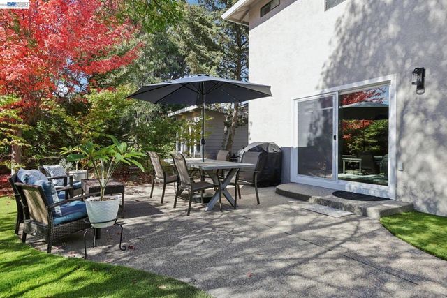 300 Lodgepole Ct, Martinez, CA 94553