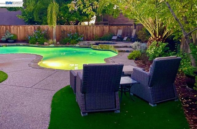 300 Lodgepole Ct, Martinez, CA 94553