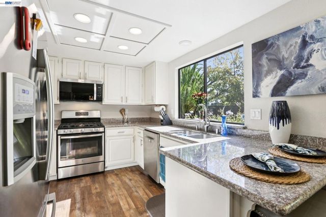 300 Lodgepole Ct, Martinez, CA 94553