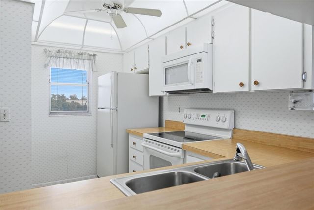 437 CERROMAR LANE 522, Venice, FL 34293